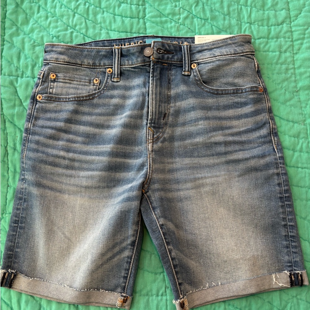 (Women’s AirFlex+ Athletic Fit Jean Shorts – Size 30)